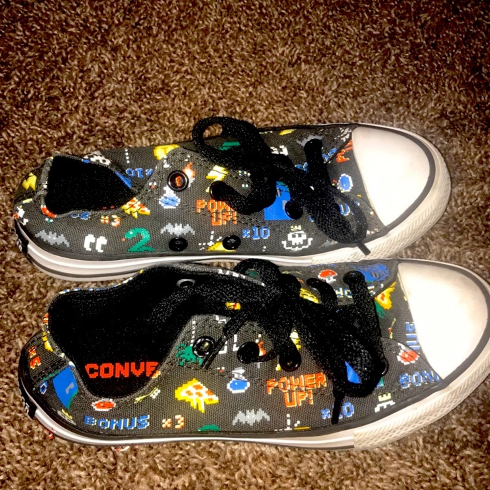 Boys Pac-Man converse size 13